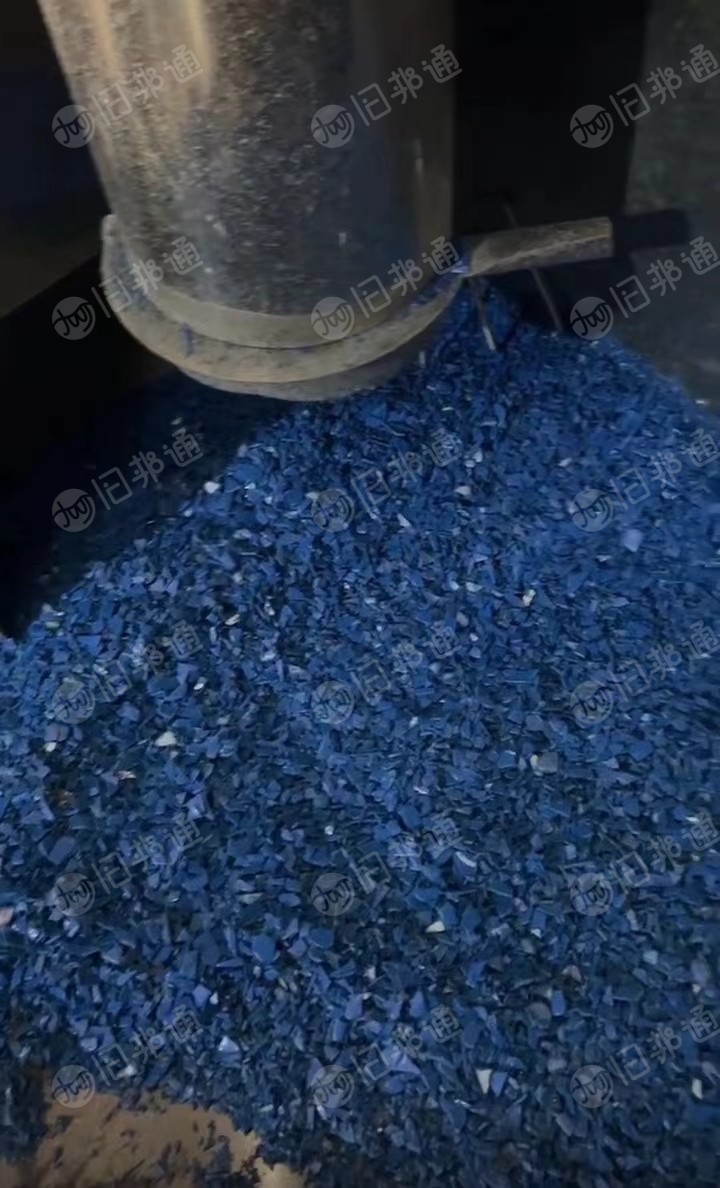 长期出售PE钢卷包装皮破碎料,现货70-80吨,有蓝色,绿色和杂色三种