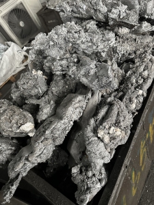 长期出售废铝渣，出水82左右，汽车做发动机活塞下来的