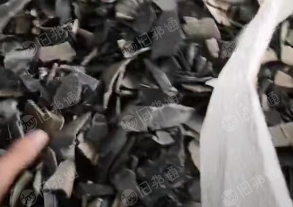 长期出售汽车门板破碎料,保险杠破碎料