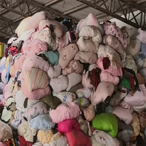 常年出售旧衣服鞋子、包包、毛绒玩具、床上用品