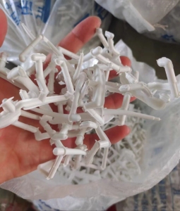 pvc软质水口料，线皮等废料，月供两车，长期出售