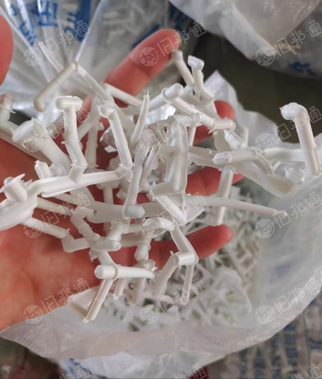 pvc软质水口料,线皮等废料,月供两车,长期出售