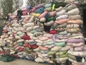 长期供应旧衣服黑料，现货9.6米一车！