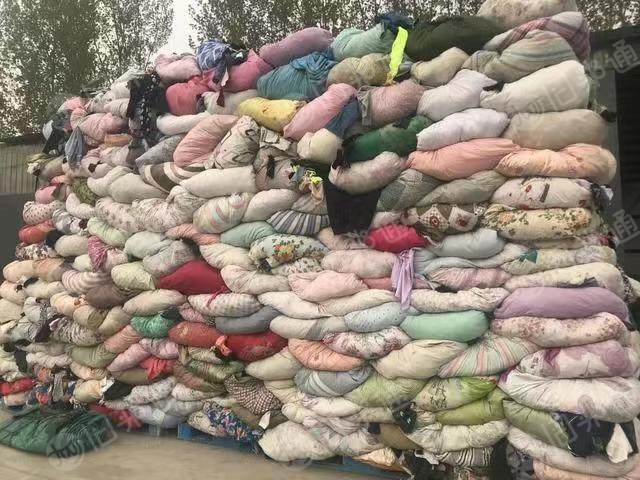 长期供应旧衣服黑料,现货9.6米一车!