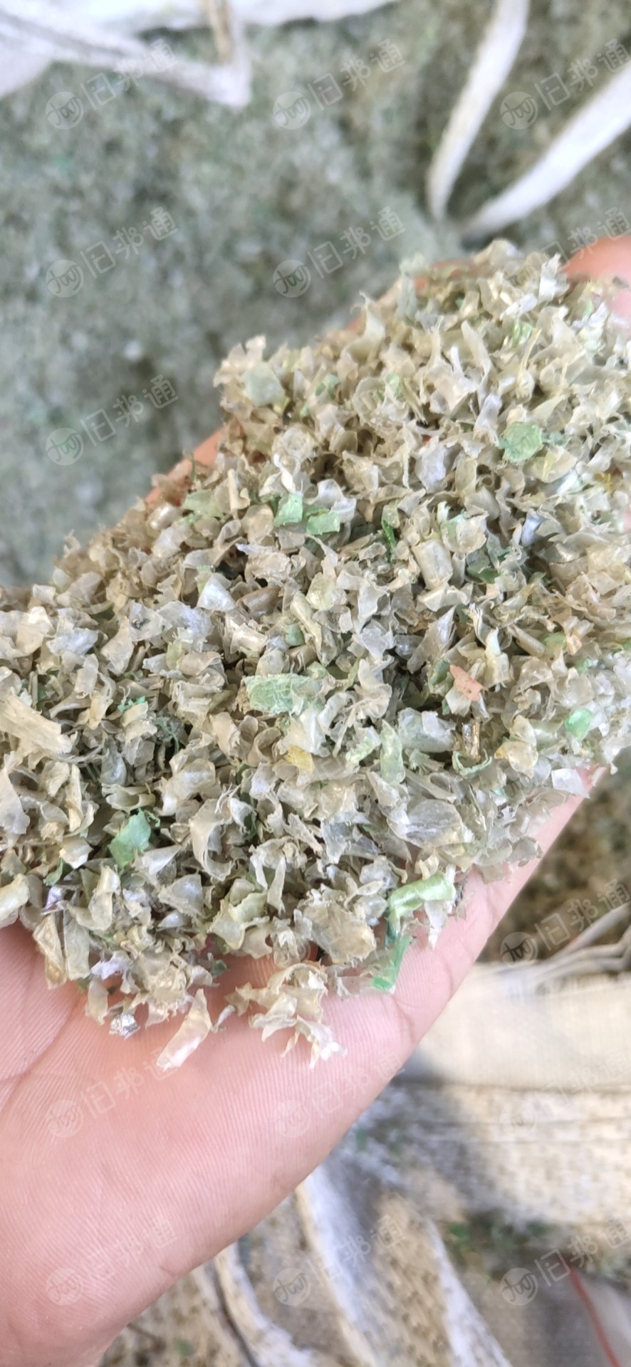 pet瓶片,过冷水清洗,薄片,商标纸有点超标,干净无杂,月供100吨