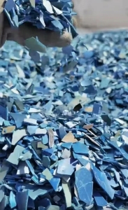 长期出售PVC蓝瓦破碎料