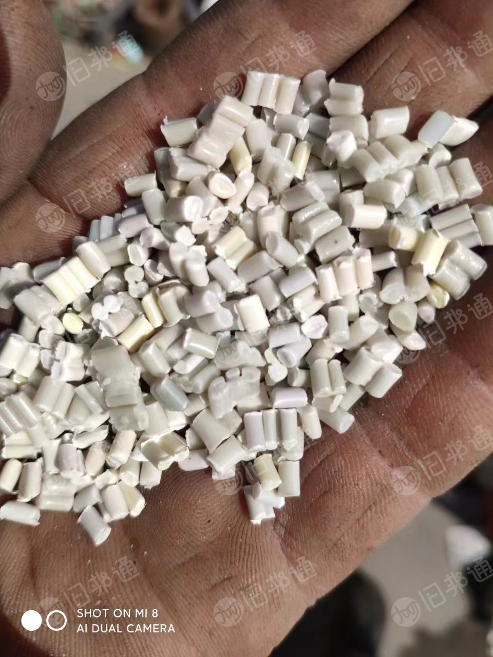 大量出售防护服颗粒,复合无纺布颗粒,现货12吨
