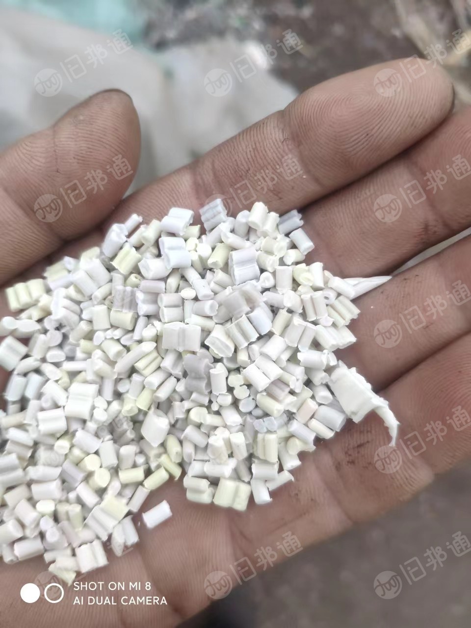 大量出售防护服颗粒,复合无纺布颗粒,现货12吨