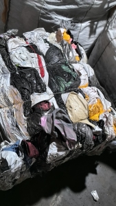 出售PVC车膜废料，不带胶，现货20多吨