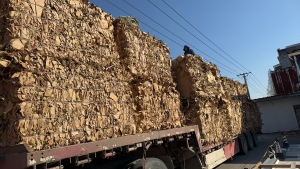 长期出售牛卡纸边料，清一色，无水无杂