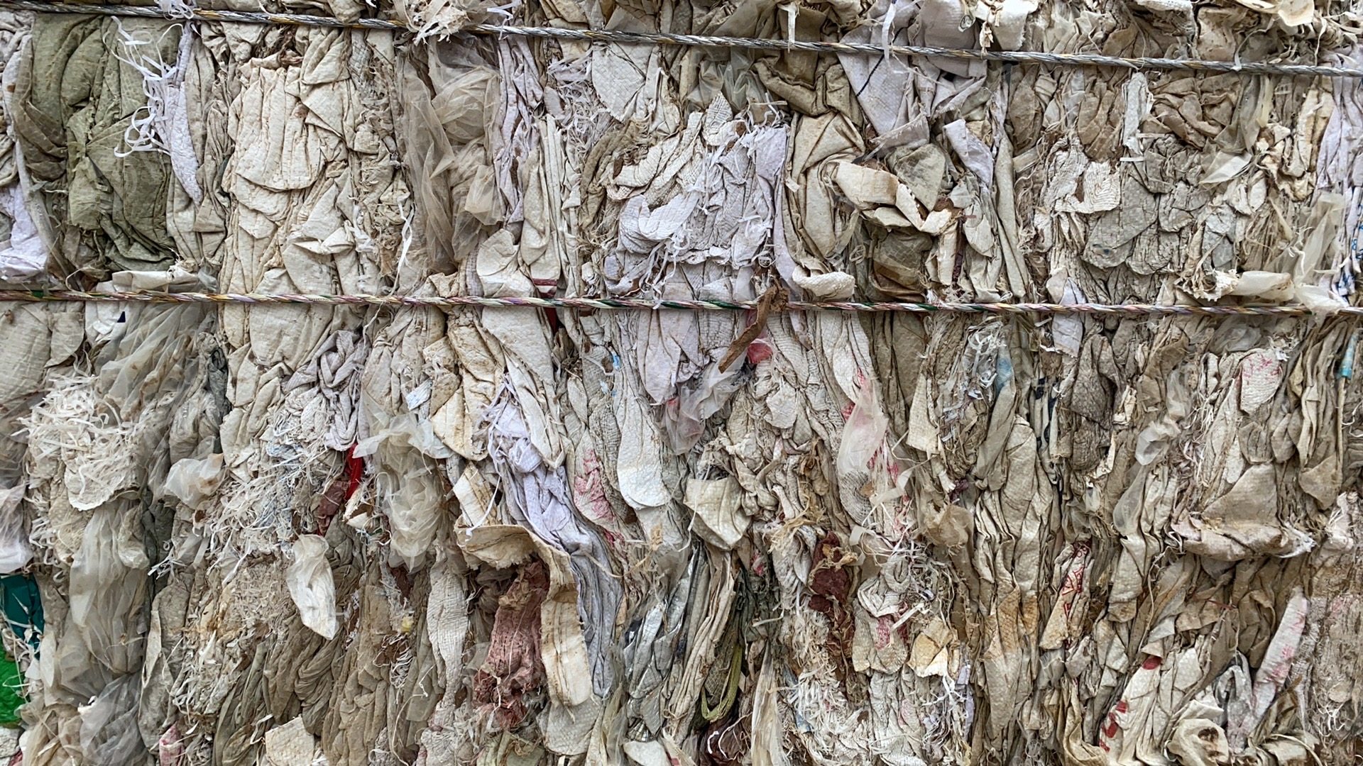 长期出售水洗编织袋，纸塑袋分离下来