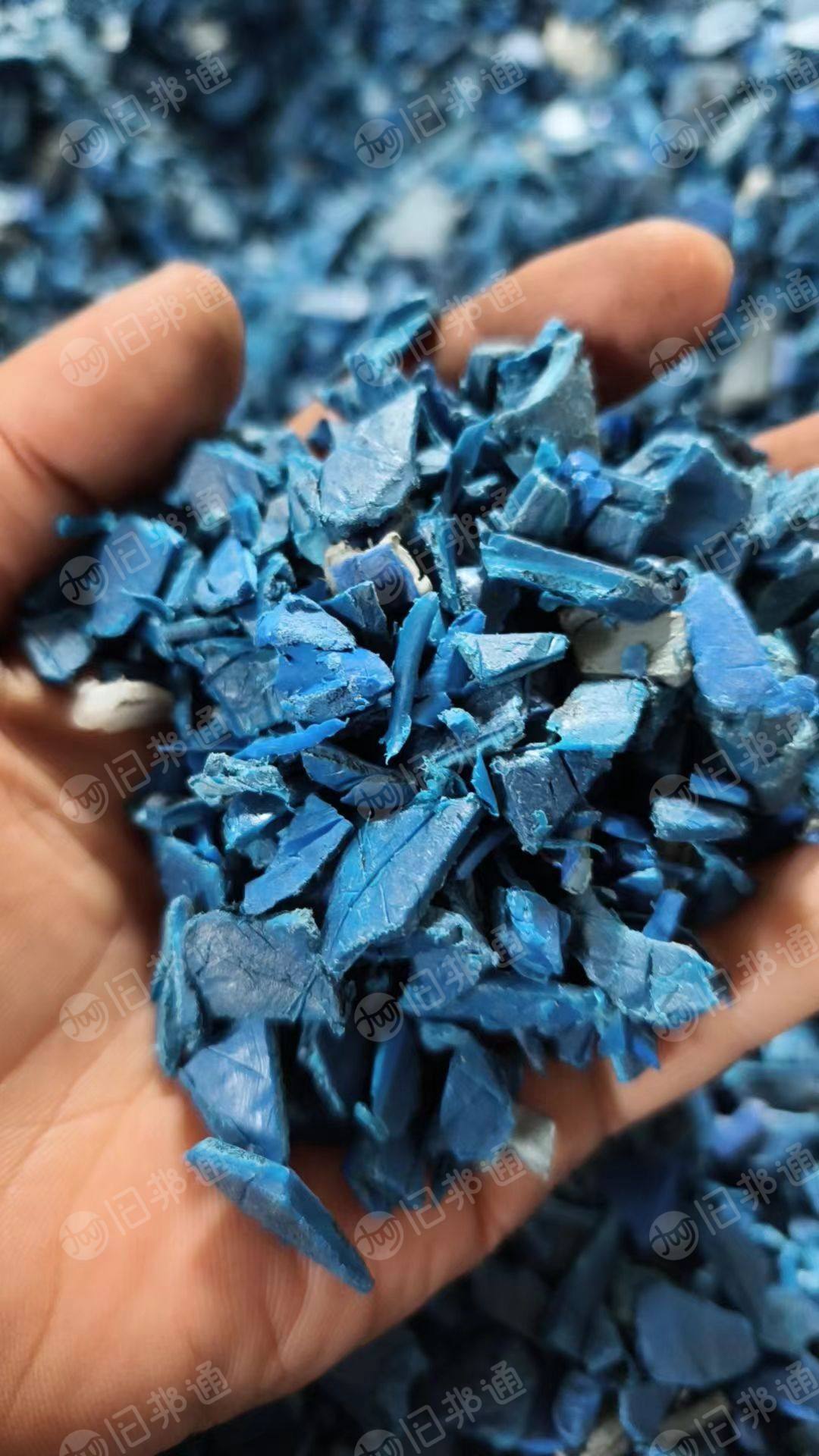 长期出售PE小蓝桶破碎料,黑桶破碎料,现货100多吨,蓝桶4600/吨。