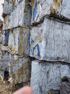 大量出售岩棉板压块