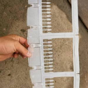 医疗下来的pe高压料，有毛料有破碎料，月供十吨左右，出售