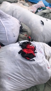 碎布料，涤棉碎布，做涤纶泡料挑拣下来的，含棉，出售