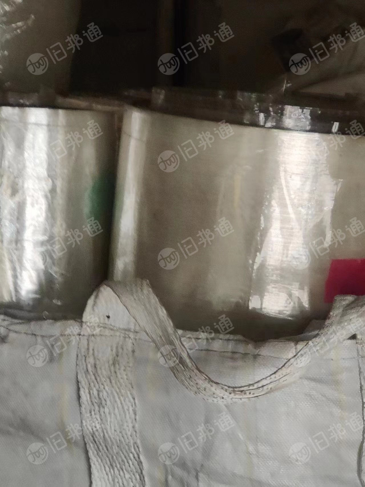 处理一批卷筒PET轻胶膜,现货20几吨 ,其中有4吨无胶的,可分开出