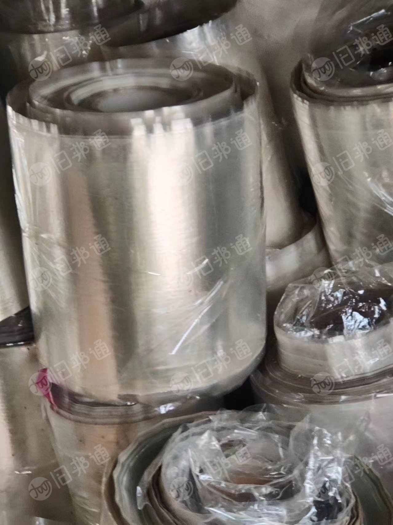 处理一批卷筒PET轻胶膜,现货20几吨 ,其中有4吨无胶的,可分开出