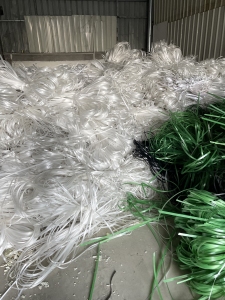 常年出售PP透明打包带毛料，现货10几吨 