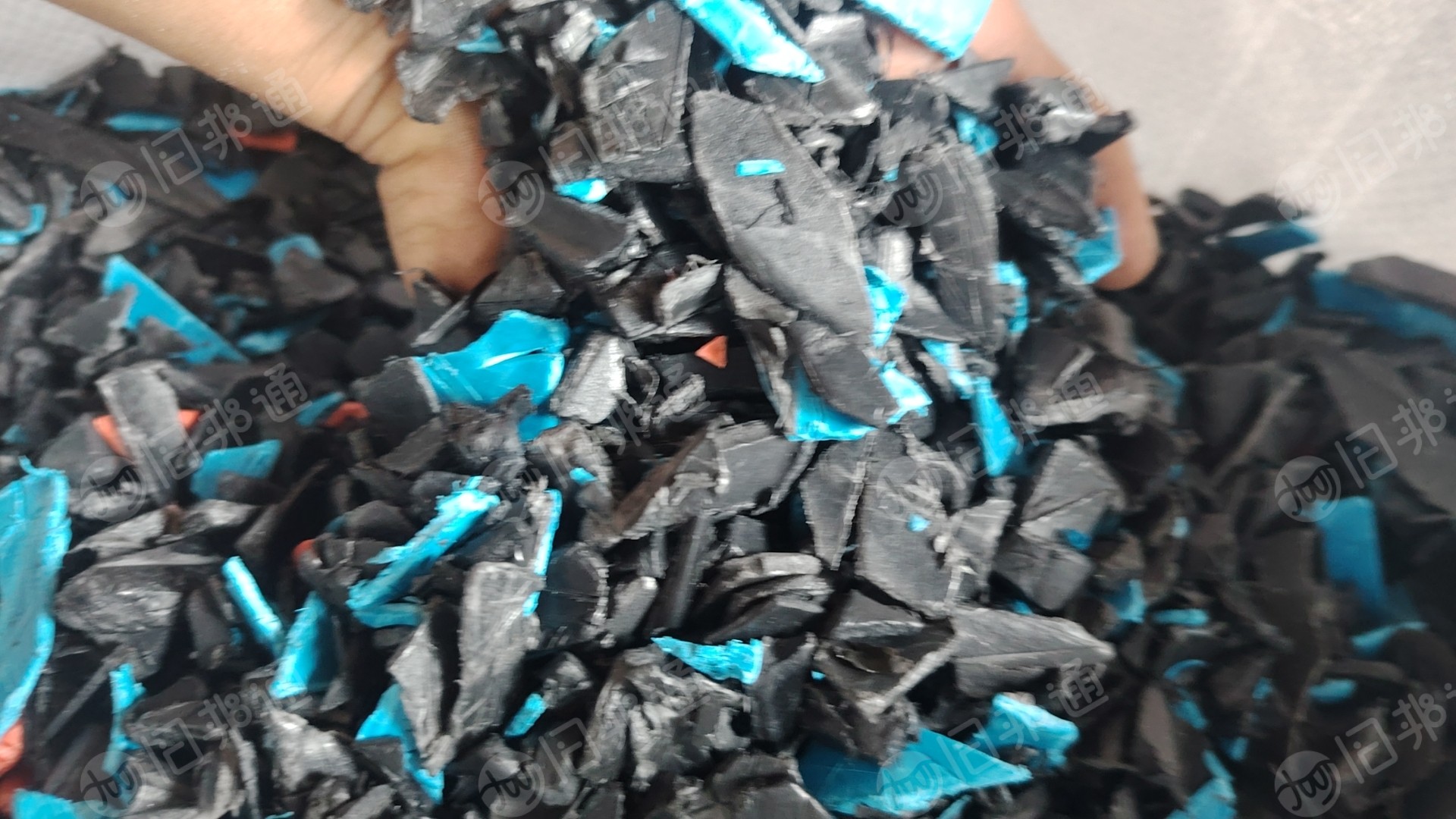 长期出售PE螺纹管破碎料,现货一挂