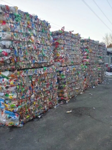 长期出售三色瓶砖，聚酯瓶砖，PET瓶砖