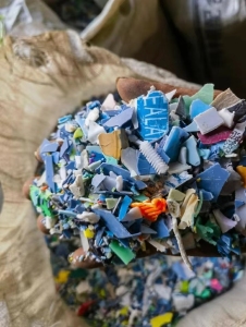 常年出售红蓝丙破碎料，分色丙破碎料