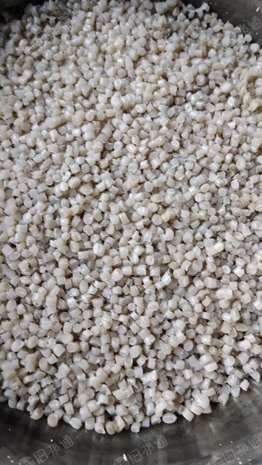 高压EPE珍珠棉颗粒长期出售，过2张网80目，月供几十吨 