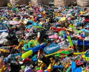 玩具塑料，pp和ps混一起了，现货6.8一车，当塑料处理料