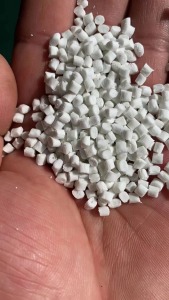 大量出售白色增强pp颗粒，含纤20%30%