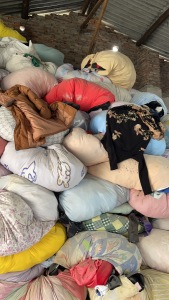 广西境内大量收购旧衣服黑料，服装厂碎布边角料