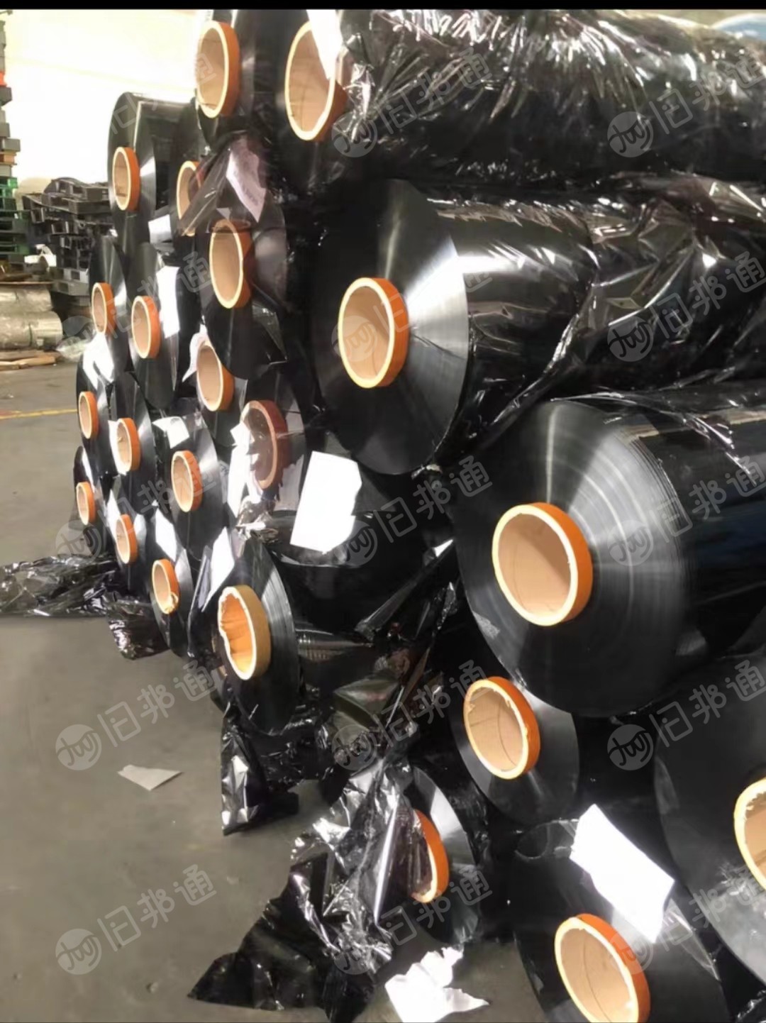 pet黑色卷筒膜,厚度2.5为主,少量3.8,现货十吨,长材宽幅1580.短材60公分左右,出售