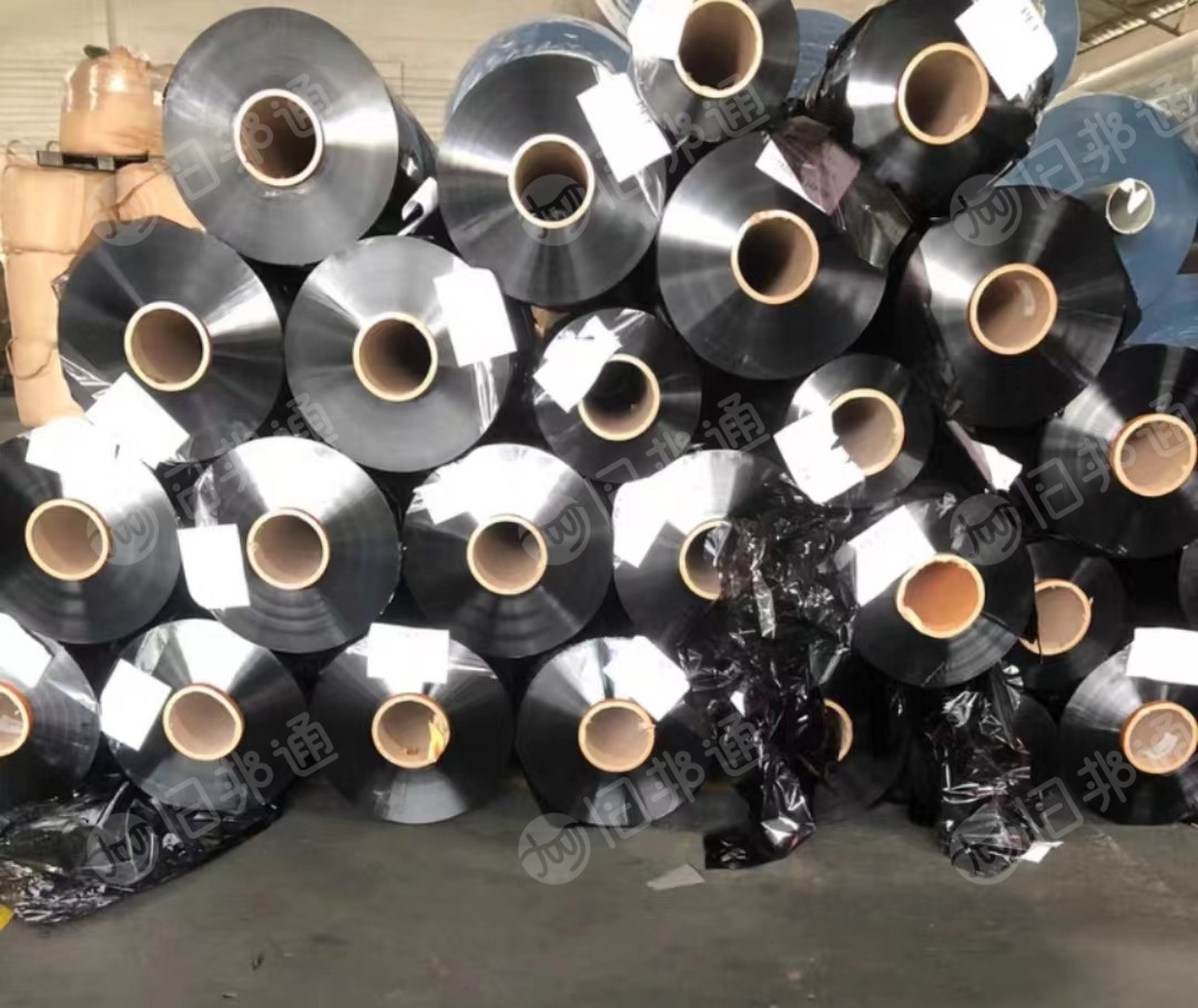 pet黑色卷筒膜,厚度2.5为主,少量3.8,现货十吨,长材宽幅1580.短材60公分左右,出售