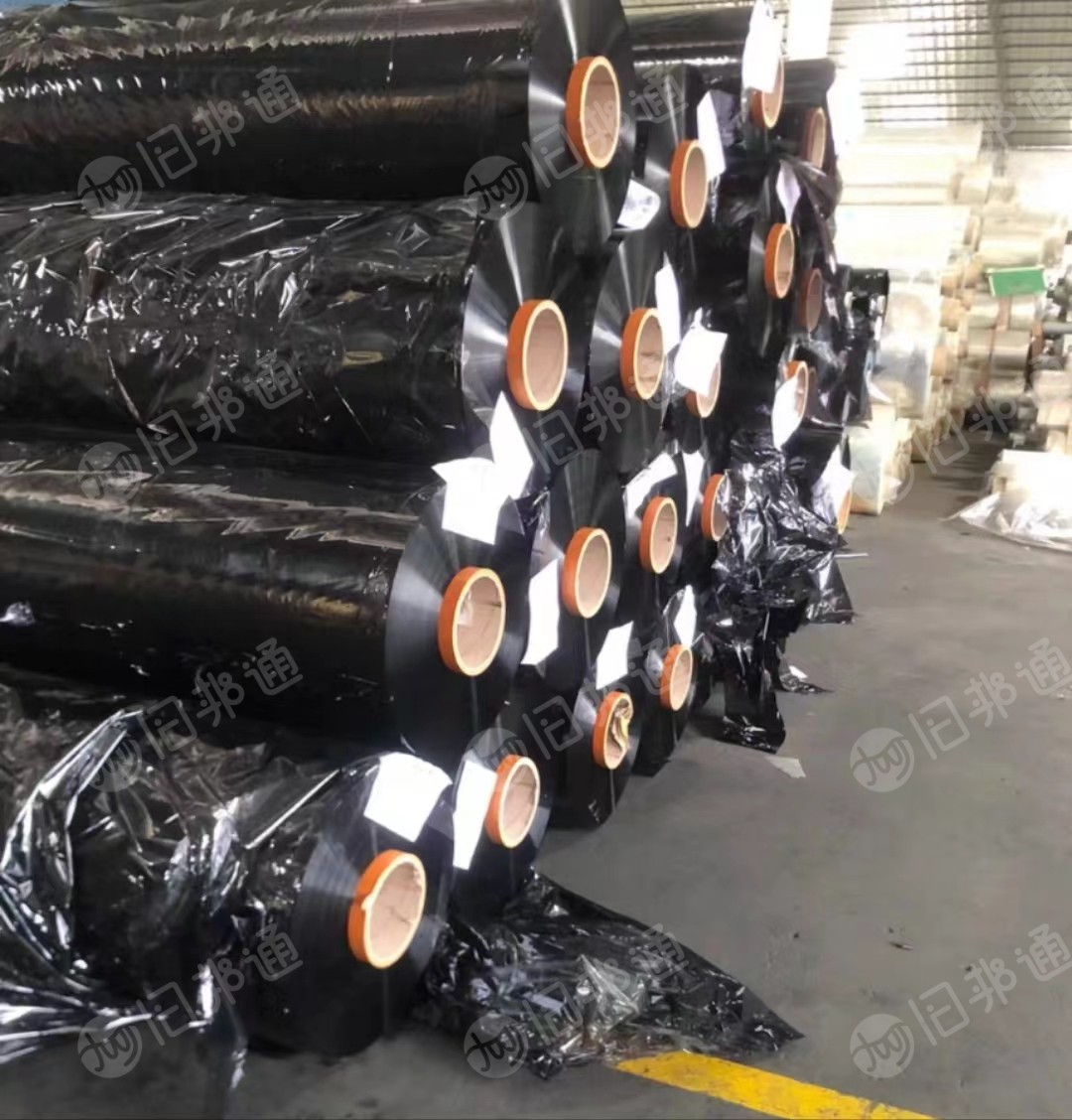 pet黑色卷筒膜,厚度2.5为主,少量3.8,现货十吨,长材宽幅1580.短材60公分左右,出售