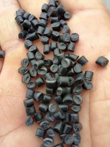 长期生产供应各种黑色pp颗粒，可根据客户的需求定做
