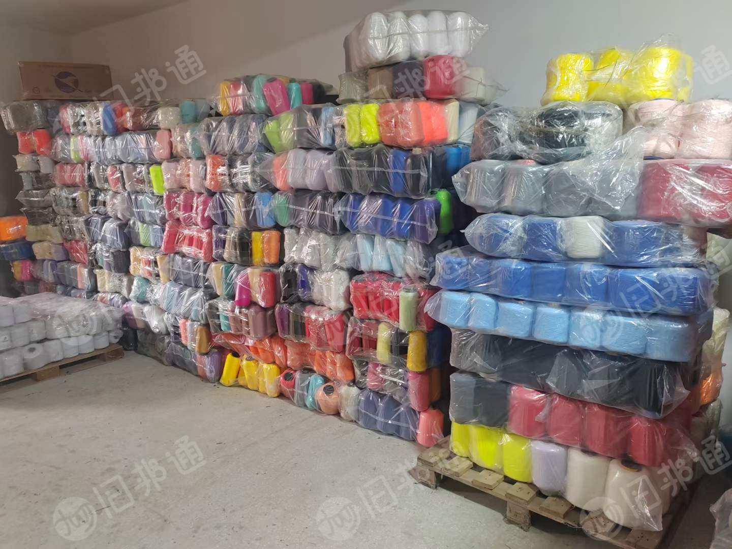 仿锦纶,带网高弹丝,14一16针机头纱低价出售