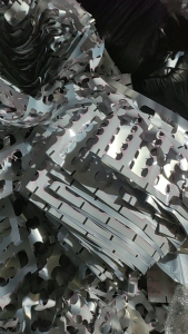 长期出售化妆品厂下来的铝塑膜废料，现货2吨多 