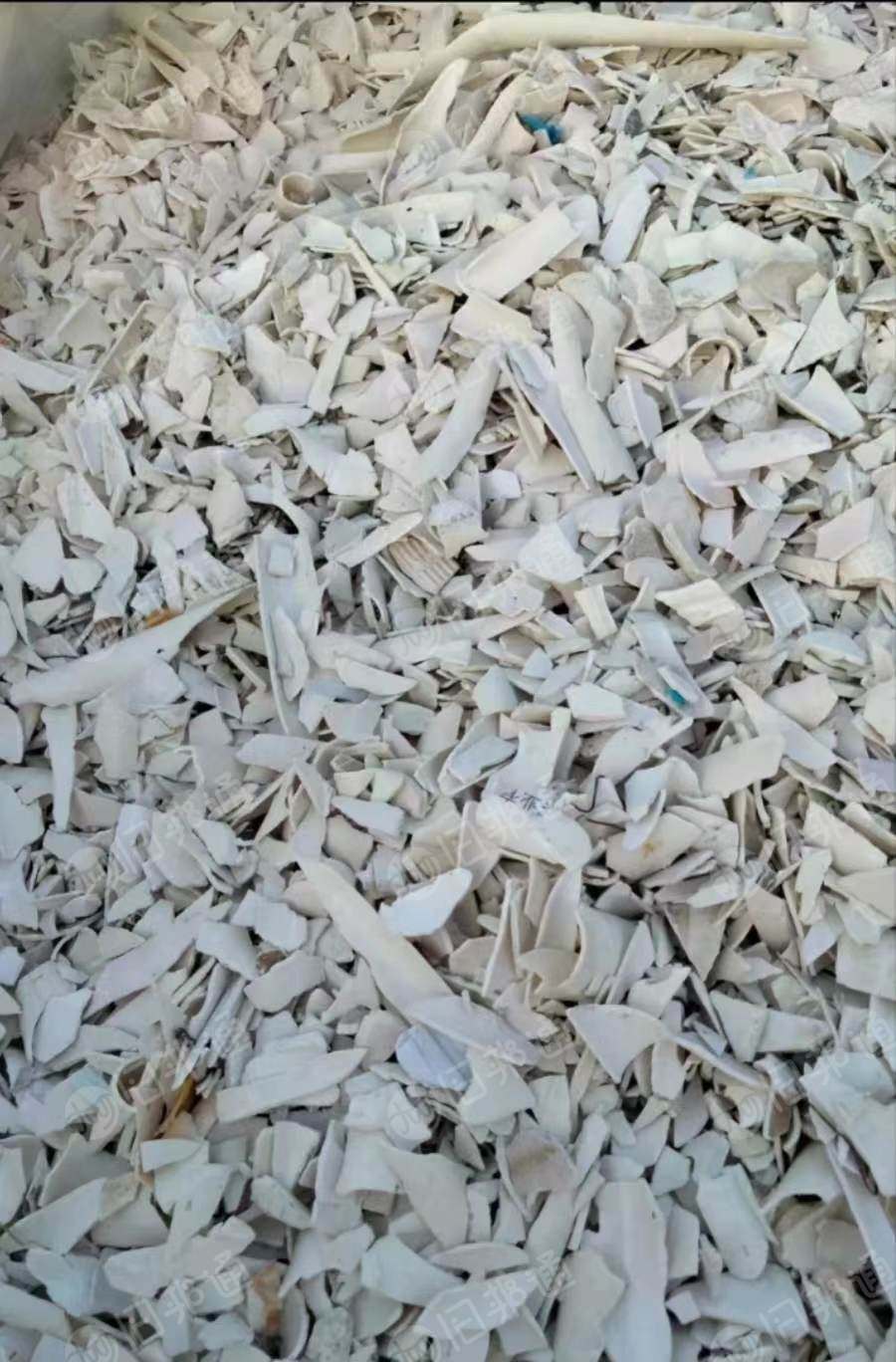出售PVC纯小管破碎料,月供300吨
