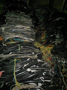 PVC电缆皮废料，现货十几吨出售