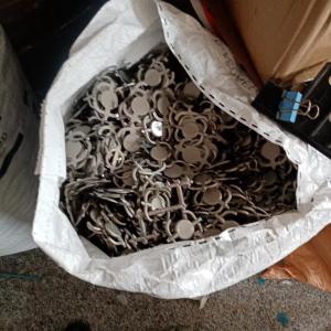 出售小蓝桶毛料，吸塑片，膜，镀金塑料等毛料