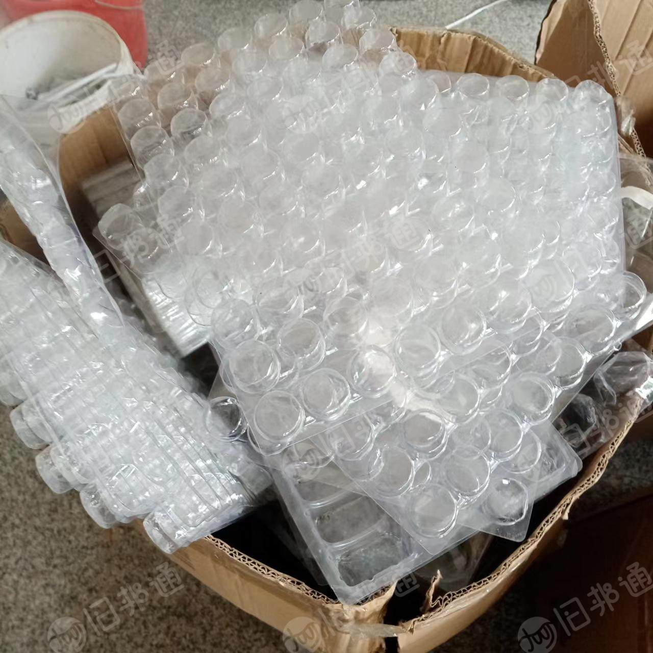 出售小蓝桶毛料,吸塑片,膜,镀金塑料等毛料