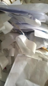 出售淋膜纸废料，没打包