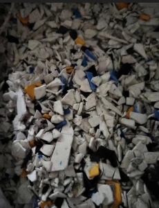 出售pp涂料桶破碎料