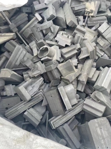 长期大量回收各种各样的金属废料