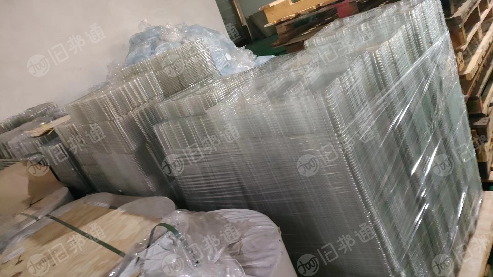 出售PET吸塑盒破碎料,黑白每个月各15吨