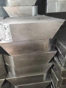 出售镍2料板，现货90吨