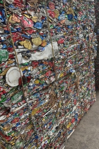 长期出售统货铝易拉罐压块