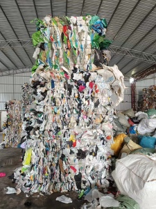 pe快递膜废料，月供50吨，出售