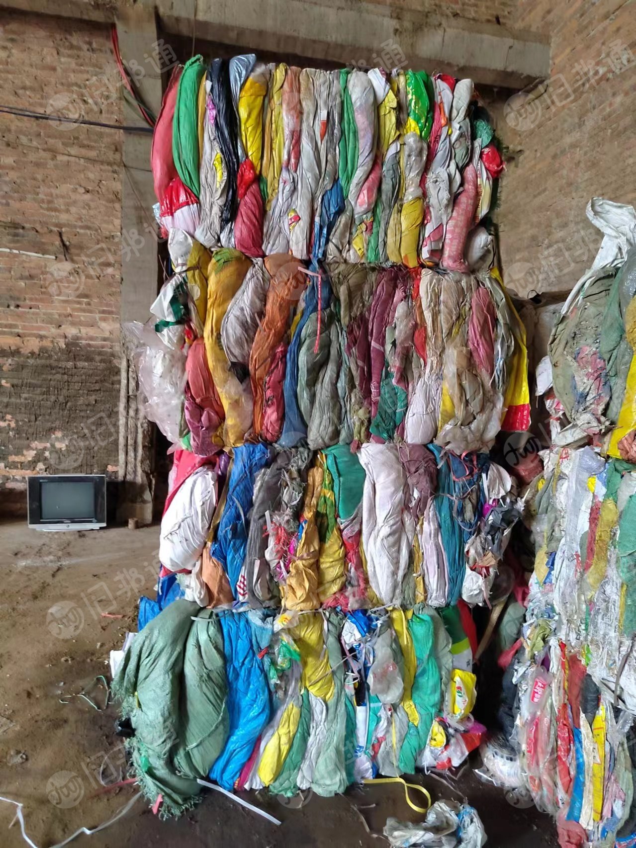长期供应编织袋压块,胶纸,现货20吨