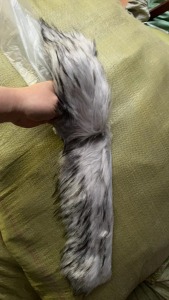 出售毛条毛领几千条，共20大袋