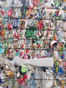 出售炼油杂膜料，现货有一挂