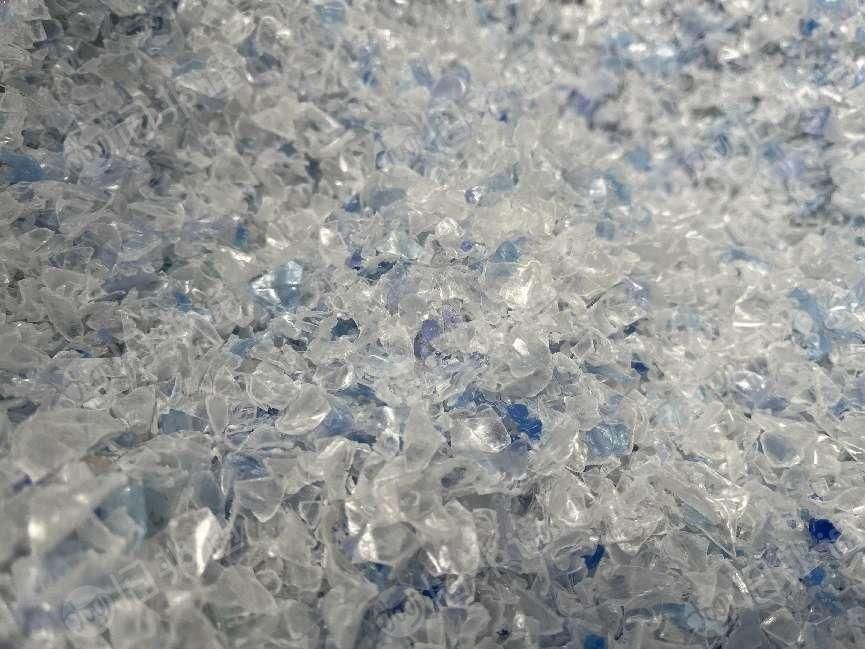 供应PET白片,蓝白片,油瓶瓶片,各种颜色HDPE瓶盖片